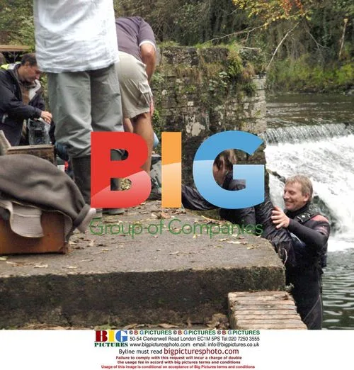 Mackenzie Crook on set of "Abranham's Point"