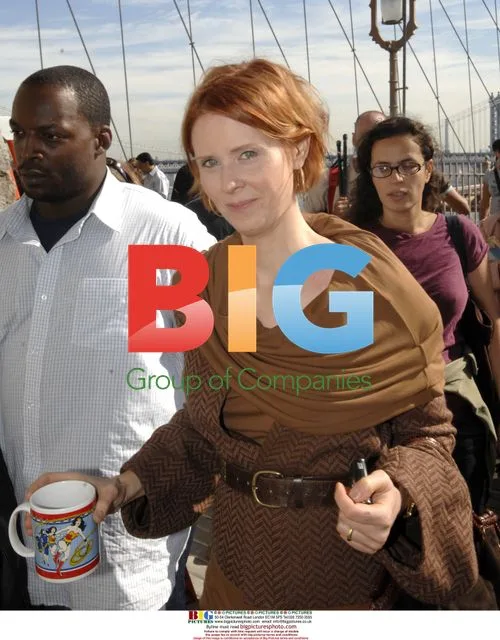 Cynthia Nixon Kisses David Eigenberg on 'Sex and the City' Set