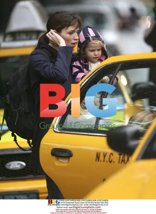 Jennifer Garner and Violet Strolling in New York