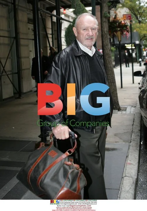 Gene Hackman gives doorman tip