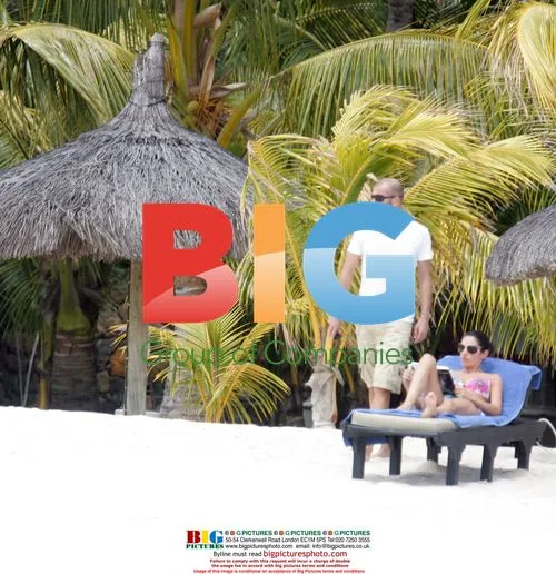 Zidane and Dugarry Relax on Mauritius Beach