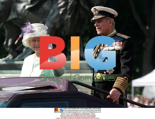 Queen attends WWII commemoration show