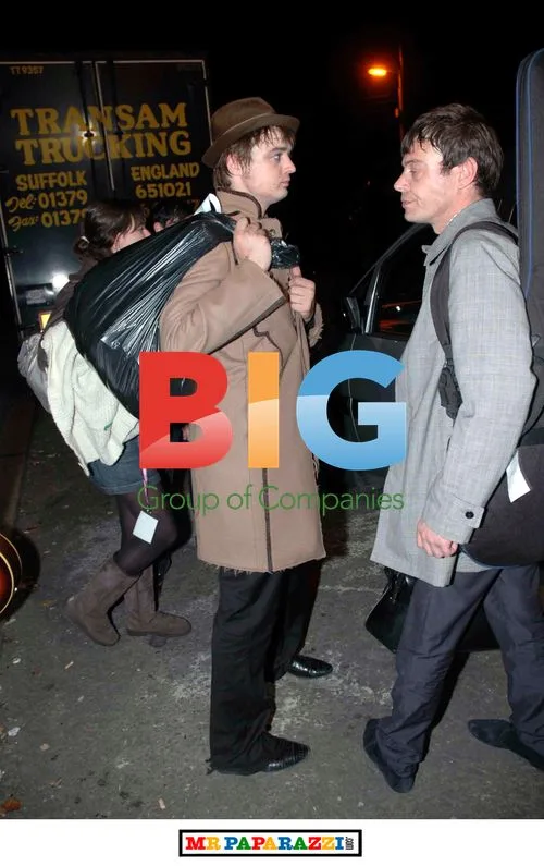 Pete Doherty and Babyshambles Get Burgers in Glasgow