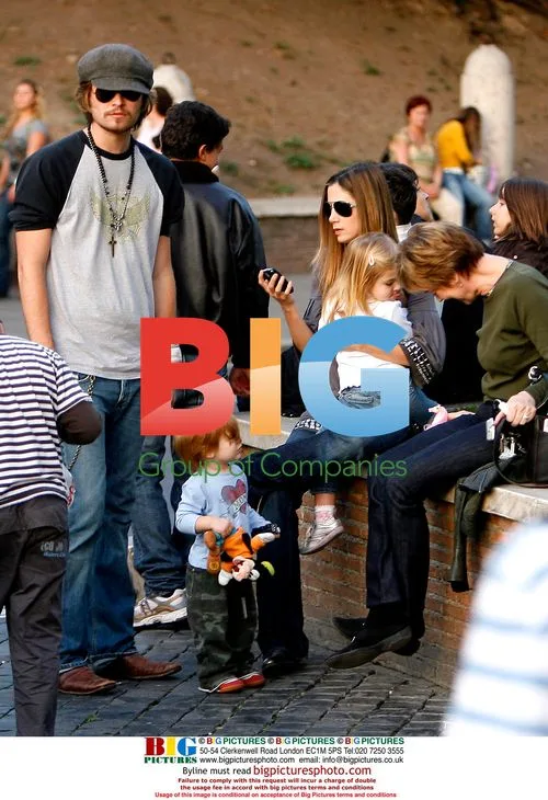 Mira Sorvino with family visiting Colosseum