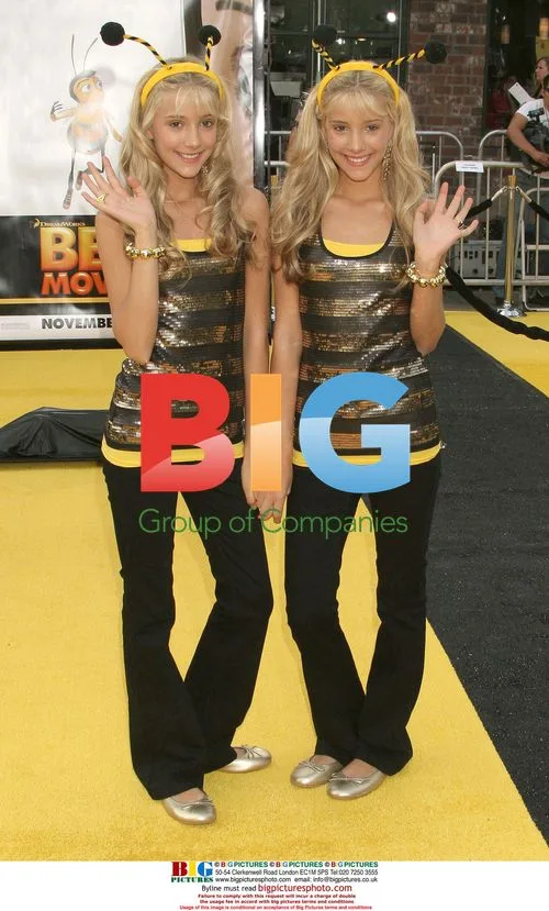 Actresses REBECCA ROSSO and CAMILLA ROSSO at 'Bee Movie' Premiere
