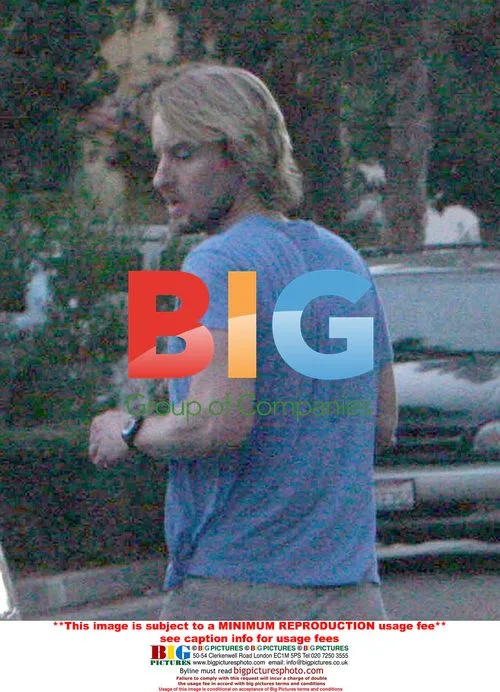 Owen Wilson Leaves Home with Dog