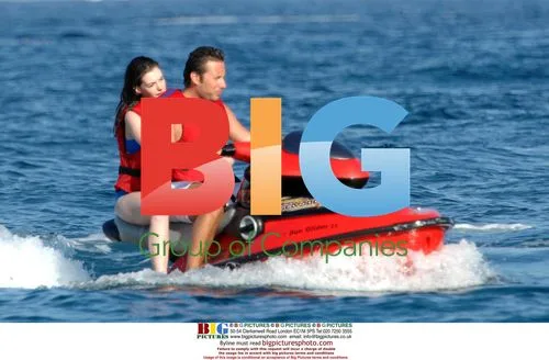 Anne Hathaway on yacht with boyfriend Raffaello Follieri