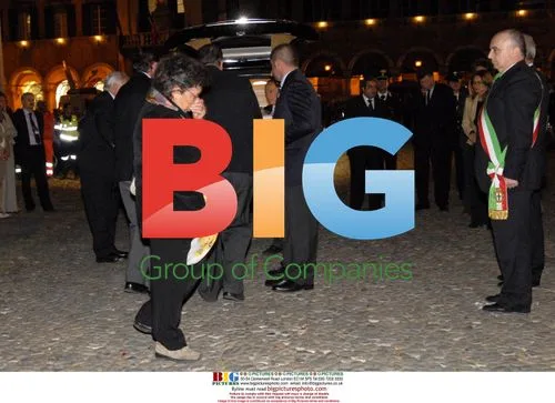 Pavarotti's Wife and Sister at Funeral