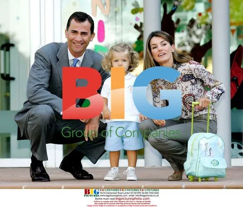 Princes Felipe and Letizia Pose with Daughter Leonor