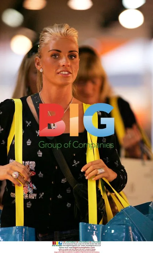 Katie Price Shopping with Mum