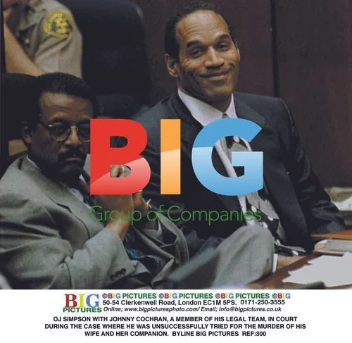 OJ Simpson with Johnny Cochran in Court