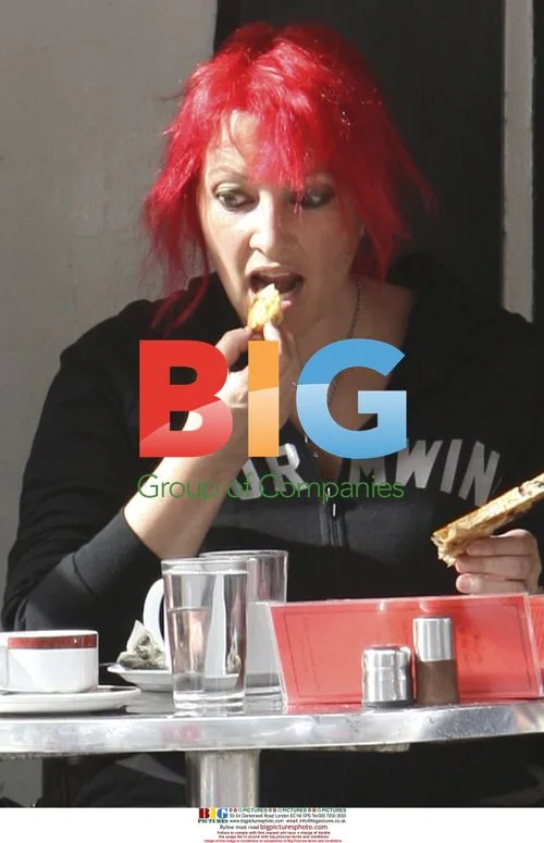Jane Goldman Lunching in North Hampstead