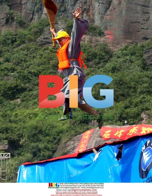 Participant in China Birdman Contest 2007