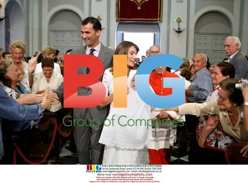 Prince Felipe and Princess Letizia offer daughter to Virgin
