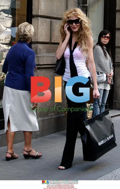 Marta Cecchetto shopping in Milan