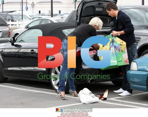 Jade Goody and David Wickenden Shopping