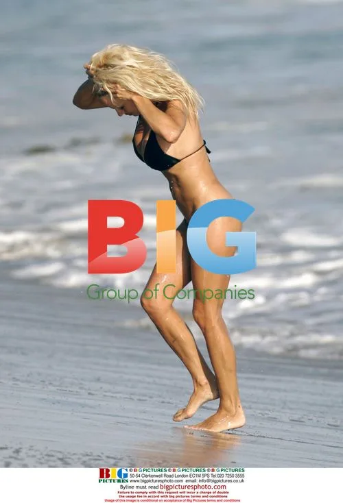 Pam Anderson and Rick Solomon have fun on Malibu beach