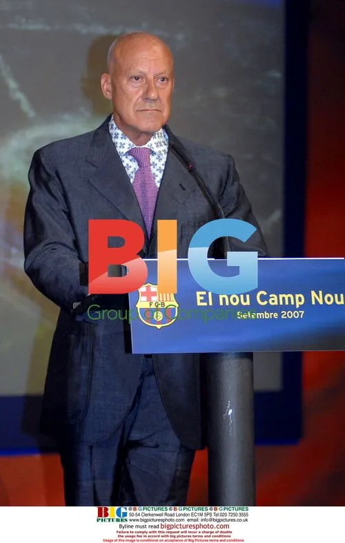Norman Foster Presents Nou Camp Redesign