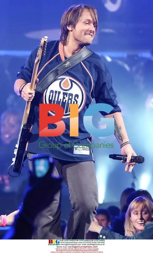 Keith Urban Performs in Edmonton