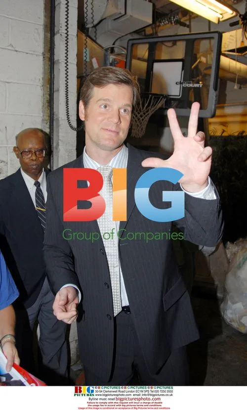 Peter Krause Signing Autographs