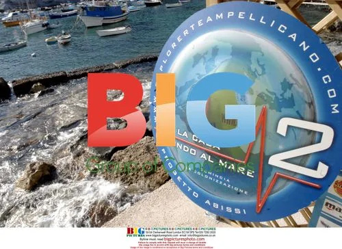 Italians break underwater living record