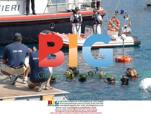 Italians Break Record for Underwater Living