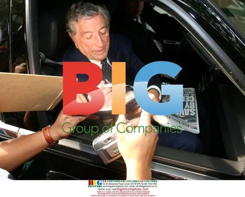 Tony Bennett Signing Autographs