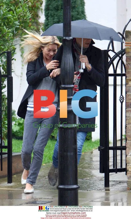 Kate Moss and Boyfriend Seen Running to Local Shop