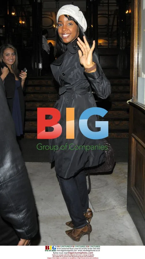 Kelly Rowland Leaves Theatre