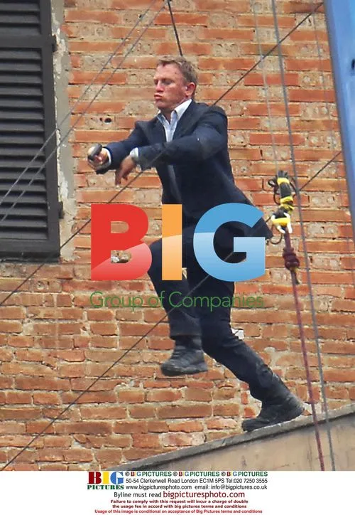 Daniel Craig Performs Bond Stunt