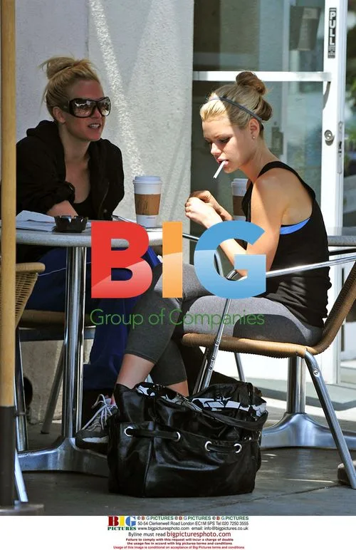 Sophie Monk leaving yoga class