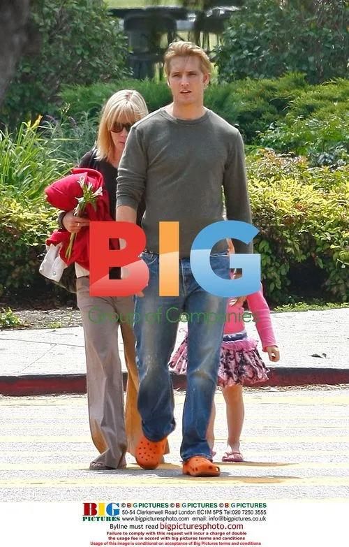 Jennie Garth Family Outing