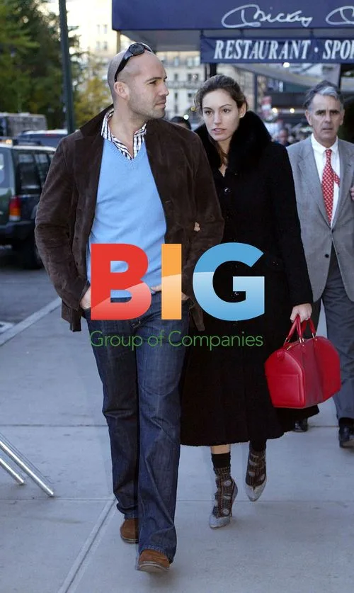 Kelly Brook and Billy Zane Shopping