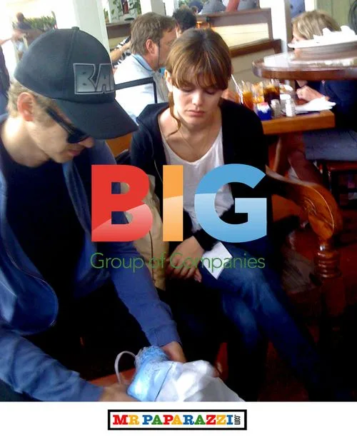 Rachel Bilson and Hayden Christensen at Airport