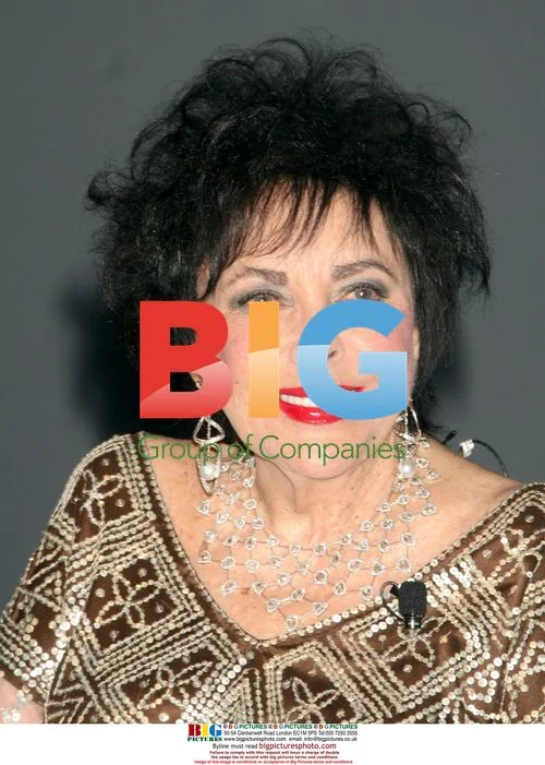 Elizabeth Taylor at Fashion Fundraiser