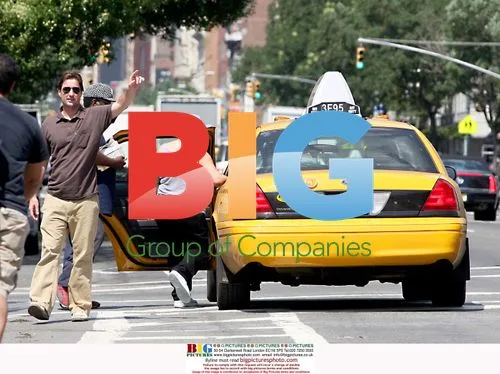 Luke Wilson strolls in NYC