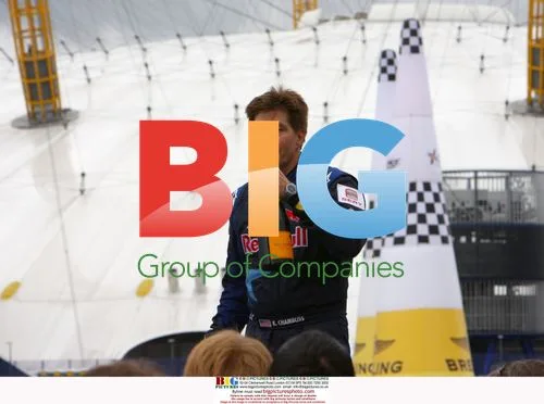 Kirby Chambliss wins London Red Bull Air Race