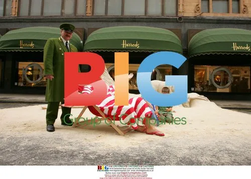 Father Christmas Unveils Sand Sculpture at Harrods