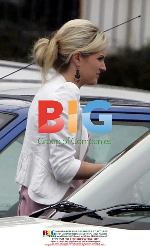 Hollyoaks Actress Out Shopping