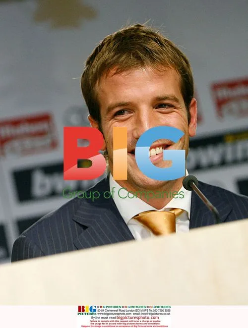 Rafael Van Der Vaart Joins Real Madrid