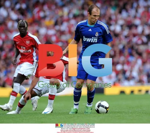 Arjen Robben and Theo Walcott at Arsenal vs Real Madrid