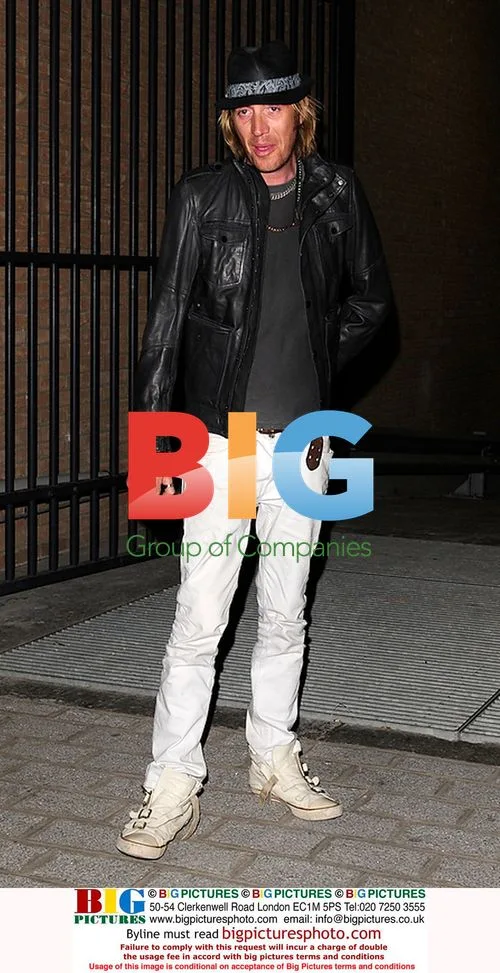 Rhys Ifans and Kimberly Stewart