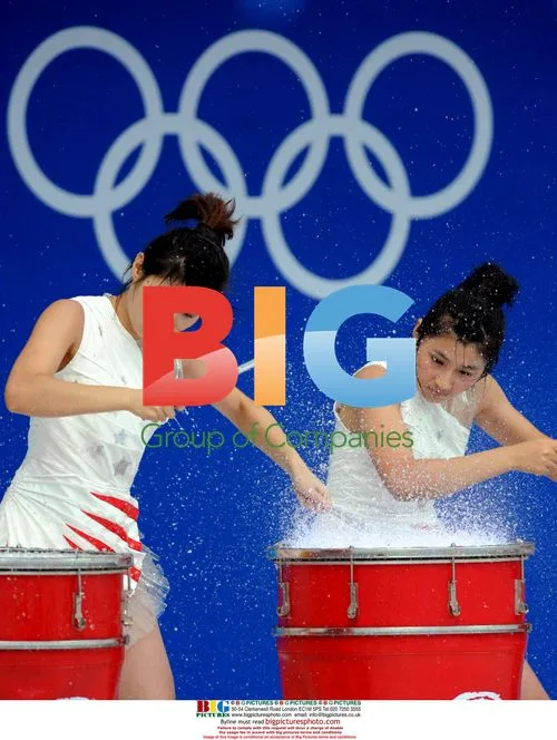 Chinese drummers entertain at Olympics