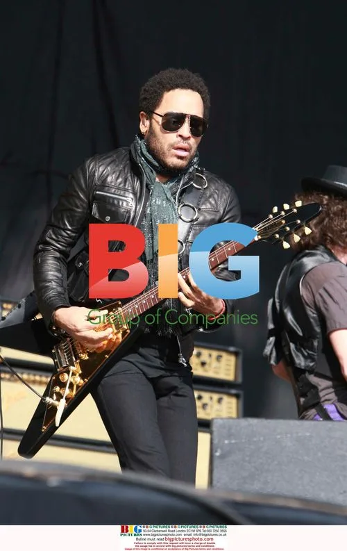 Lenny Kravitz Performing Live