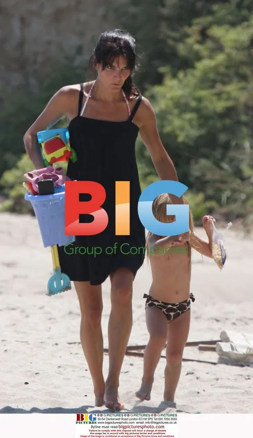 Pregnant Angie Harmon and Family