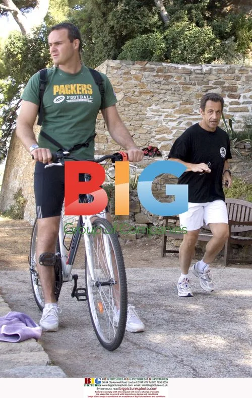 Sarkozy and Bruni relax on vacation