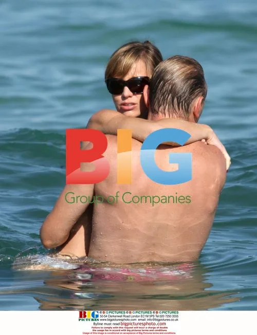 Mika Hakkinen relaxes with new girlfriend