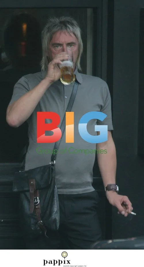Paul Weller enjoys a pint and cigarette break