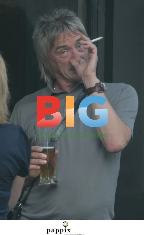 Paul Weller takes a pub break in London