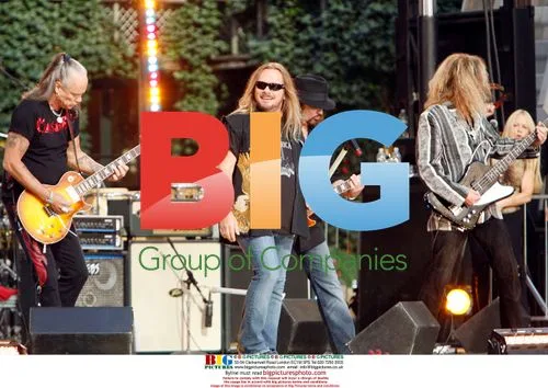 Lynyrd Skynyrd and Kid Rock perform on GMA